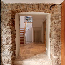 Farmhouse Entry by VESP Architects