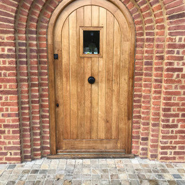 Installing a solid oak arched door