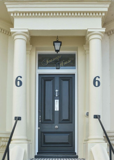 Traditional Entrance by Christian Builders Margate Ltd
