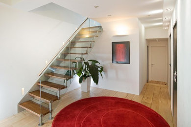 This is an example of a contemporary hallway in Manchester with white walls.