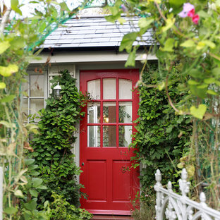 Ispirazione per una porta d'ingresso chic con una porta singola e una porta rossa