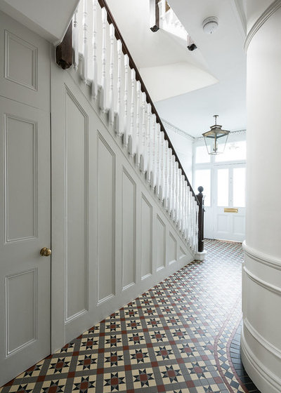 Traditional Entrance by Troughton Residential London