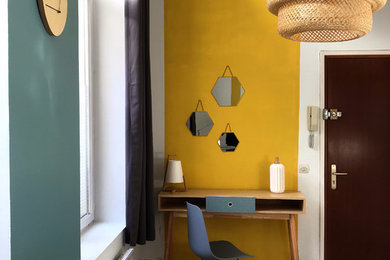 Inspiration for a scandinavian entryway remodel in Lille
