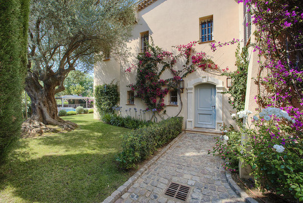 Средиземноморский Прихожая by Photographe immobilier et Airbnb Saint-Tropez