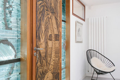 Diseño de puerta principal tropical grande
