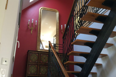 Cette image montre un petit escalier traditionnel.