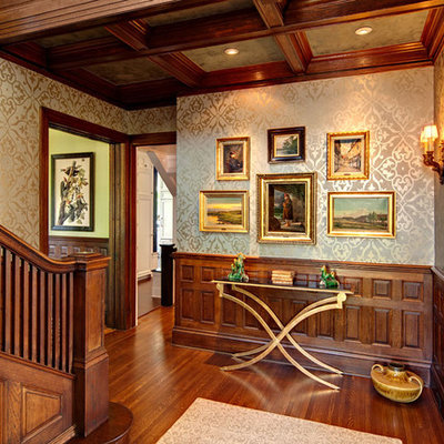 Foyer - mid-sized traditional foyer idea in Minneapolis