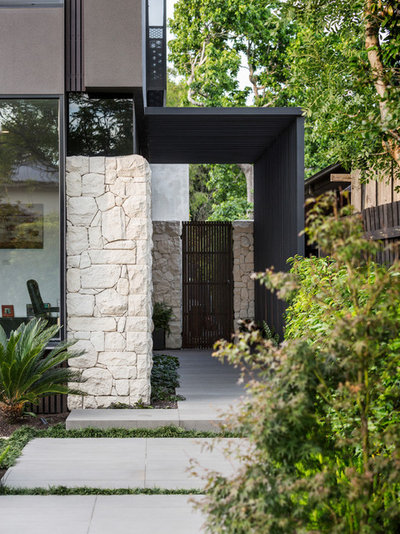 Contemporary Entry by LDI (Landscape Design Institute)