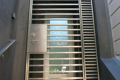 Entryway - contemporary entryway idea in San Francisco