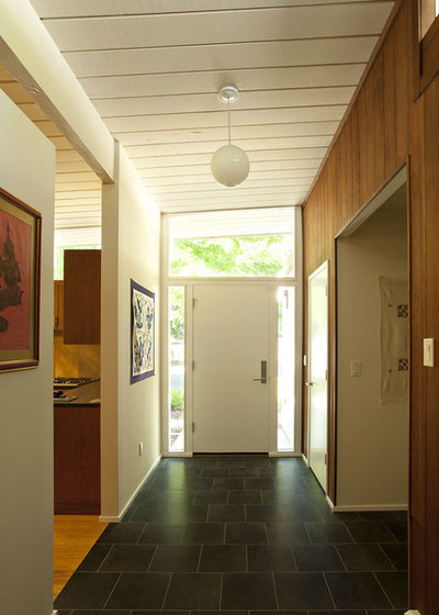 Midcentury Entry by Klopf Architecture