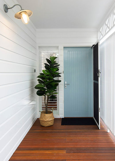 Beach Style Entry by Jenny Ford Design