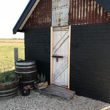 Barn Doors, in North Woodend