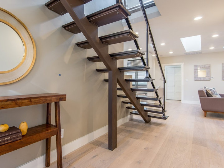 Mudroom - Modern Entry