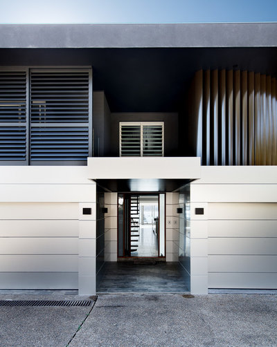 Contemporary Entry by Robert Harwood Architect