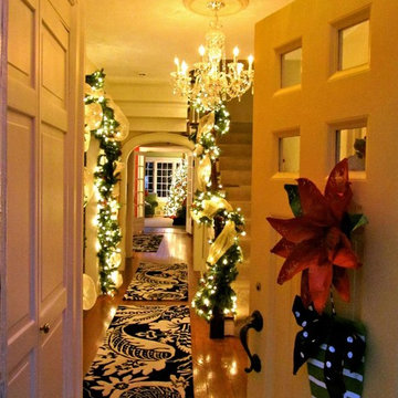 BeColorful Foyer at Christmas