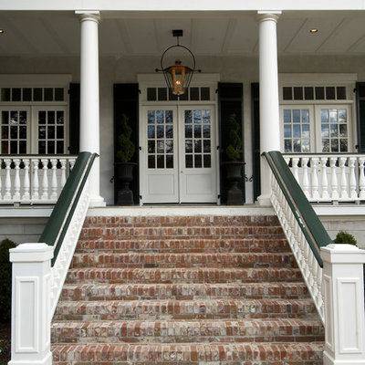 Entryway - traditional entryway idea in Nashville with a glass front door