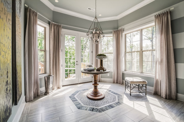 Transitional Entry by Eric Ross Interiors, LLC