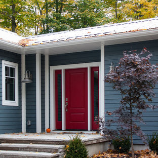 Esempio di una porta d'ingresso chic con una porta singola e una porta rossa