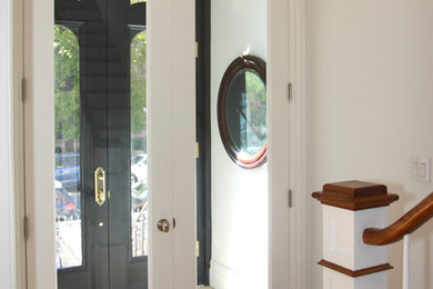 На фото: большая узкая прихожая в стиле неоклассика (современная классика) с белыми стенами, паркетным полом среднего тона, двустворчатой входной дверью и белой входной дверью