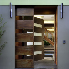 Modern Entry by John Lum Architecture, Inc. AIA
