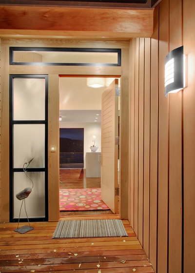 Contemporary Entry by Michael Knowles, Architect