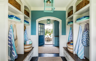 10 Bold Paint Colors to Perk Up an Entryway