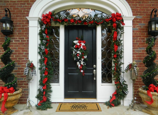 Traditional Entry by Divine Floral Design