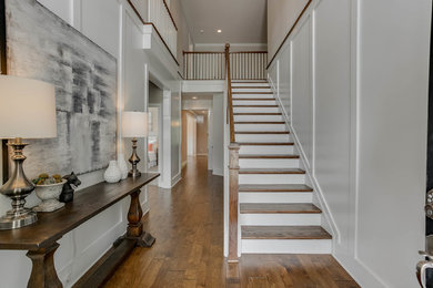 Example of a transitional entryway design in Atlanta