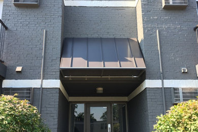 This is an example of a contemporary entrance in Cincinnati.