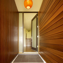 Modern Entry by John Maniscalco Architecture