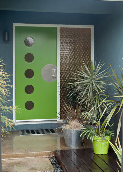 Midcentury Entry by Kristy Kropat Design GmbH