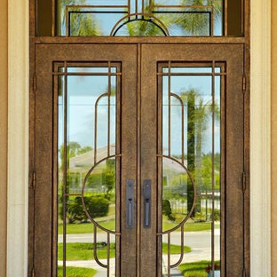 Ispirazione per una grande porta d'ingresso contemporanea con una porta a due ante e una porta in metallo