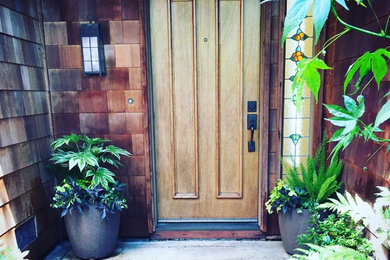 This is an example of a rustic entrance in San Francisco.