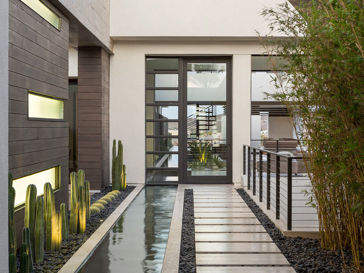 Contemporary Entry - Mudroom