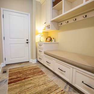 75+ Hauseingänge mit Schieferboden und beigem Boden Ideen & Bilder