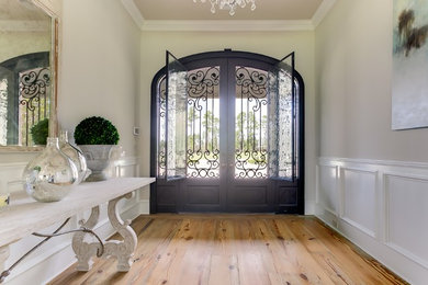 This is an example of a contemporary entrance in New Orleans.
