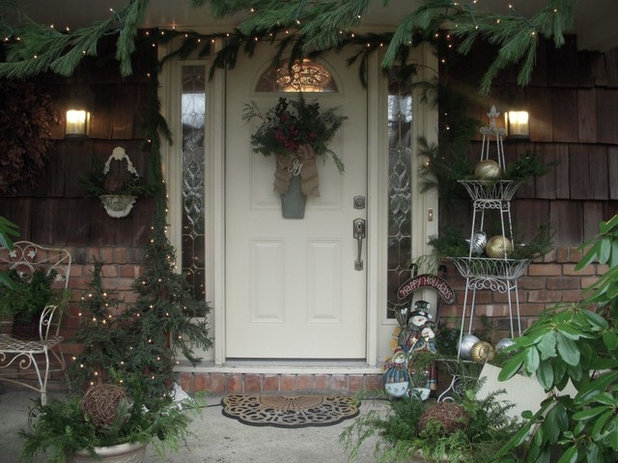 Traditional Entry by Hydrangea Home