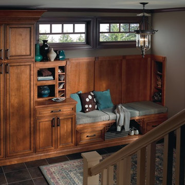 Diamond Cabinets: Entry with Storage Bench