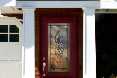 トロントにあるトラディショナルスタイルのおしゃれな玄関ドア (木目調のドア) の写真