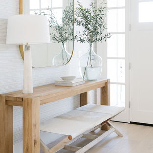 Foto de entrada costera con paredes blancas, suelo de madera clara, puerta simple, puerta blanca y suelo beige