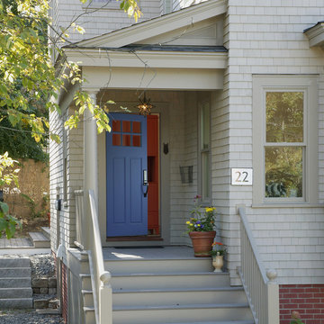 "East End" New Englander Rebuilt for modern life and efficiency
