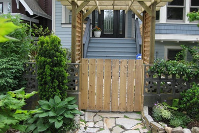 Example of a classic entryway design in Vancouver