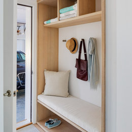 https://www.houzz.com/hznb/photos/efficient-mudroom-with-storage-and-seating-contemporary-entry-boston-phvw-vp~152806039