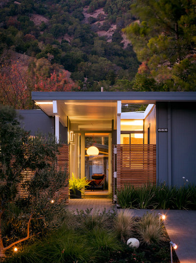 Midcentury Entry by building Lab, inc.