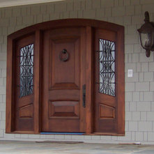 Traditional Entry by AppWood Custom Woodwork