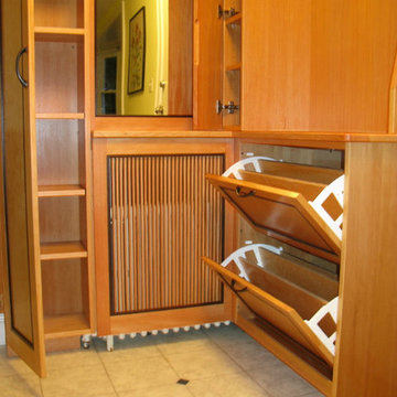 Entry hall cabinet