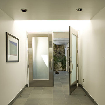 Entry hall to contemporary home by MGS architecture