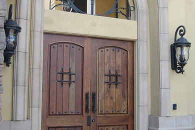 Example of a tuscan entryway design in Sacramento