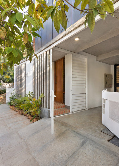Contemporary Entry by Between Spaces