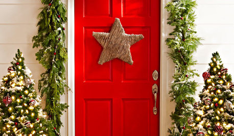 Christmas: 11 Ways to Decorate Your Front Door For the Festive Season